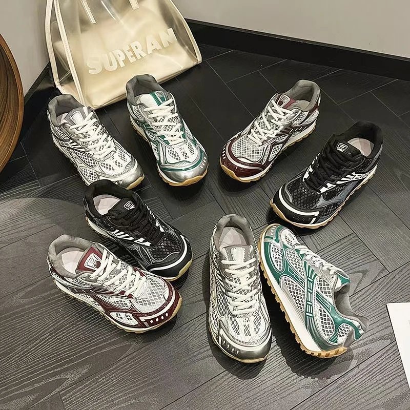Fashionable Mesh Running Shoes for Men and Women
